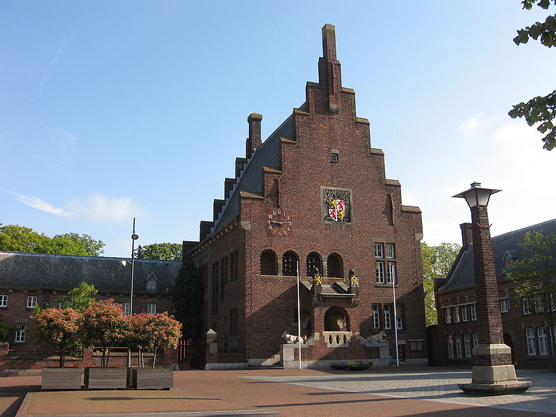 Bestand:Waalwijk - Raadhuisplein 2.jpg