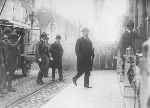 Bestand:Aankomst Prins Hendrik.jpg