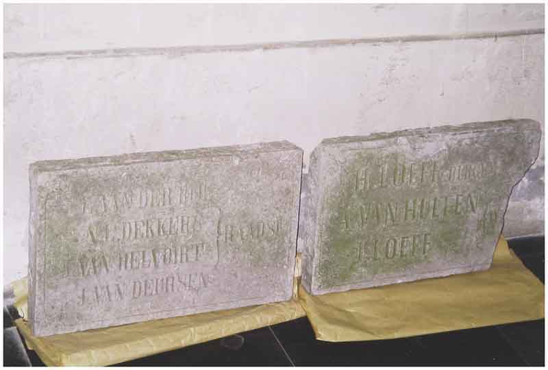 Bestand:Gevelstenen Raadhuis Baardwijk.jpg