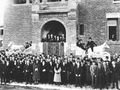 Groepsfoto ter gelegenheid van de opening van het nieuwe raadhuis, 22 oktober 1932 (GAW, fotonr.10292, foto A. Oudkerk).